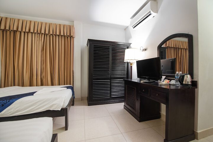 Room 9 of 48