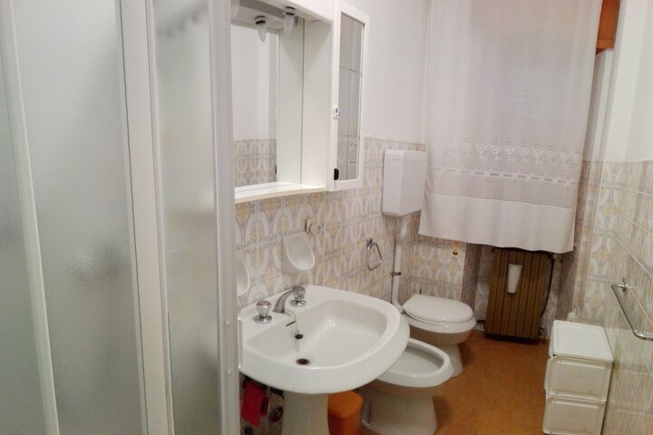 Room 7 of 17