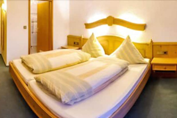 Room 5 of 31