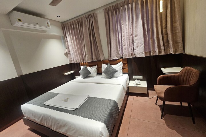 Room 4 of 30