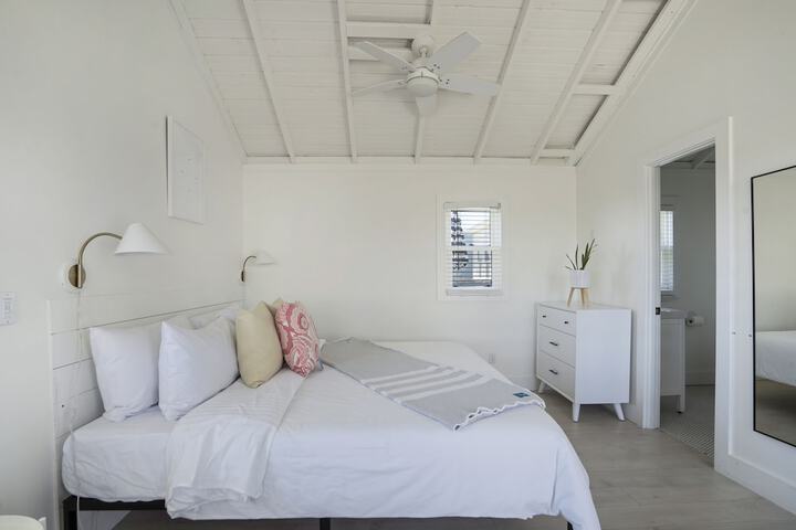 Studio 1 King Bed (8 of 37)