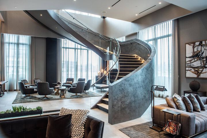 Lobby lounge