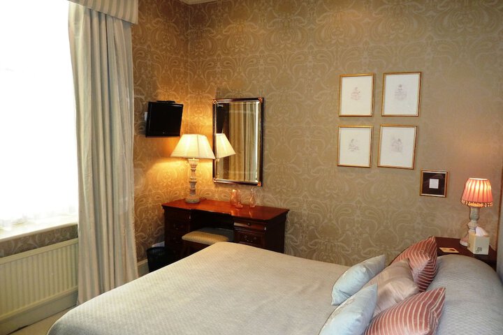 Room 2 of 36