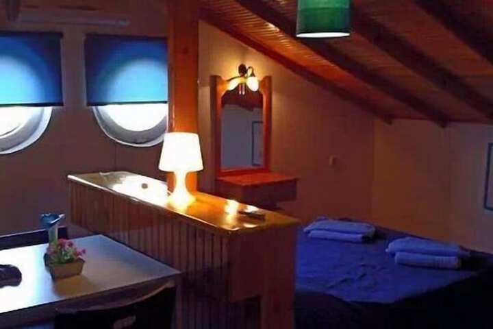 Room 6 of 44