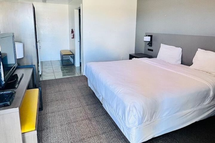Room 6 of 27