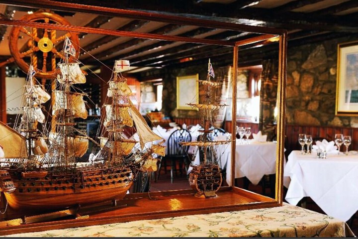 Dining 8 of 17