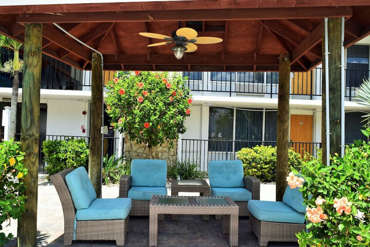Hotel Exterior 58 of 64