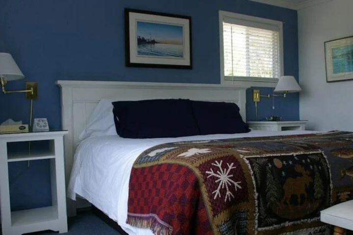 Room 7 of 12