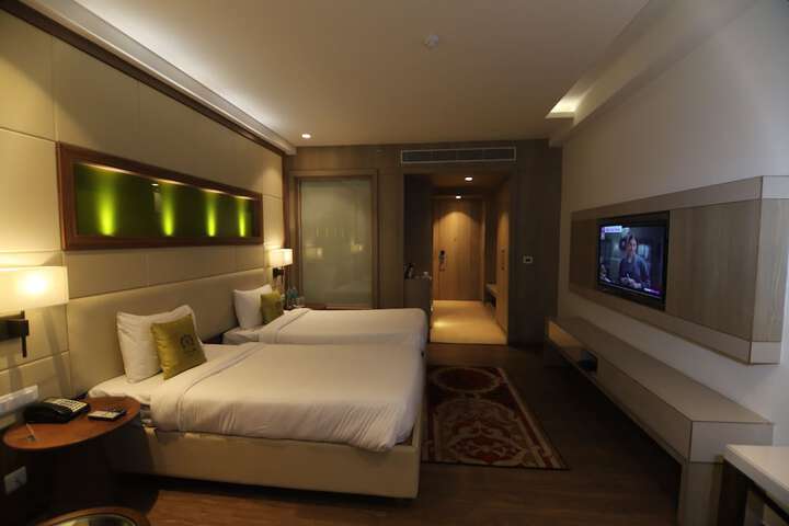 Room 12 of 34