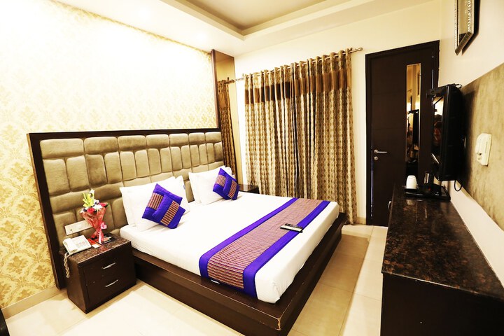 Room 3 of 31