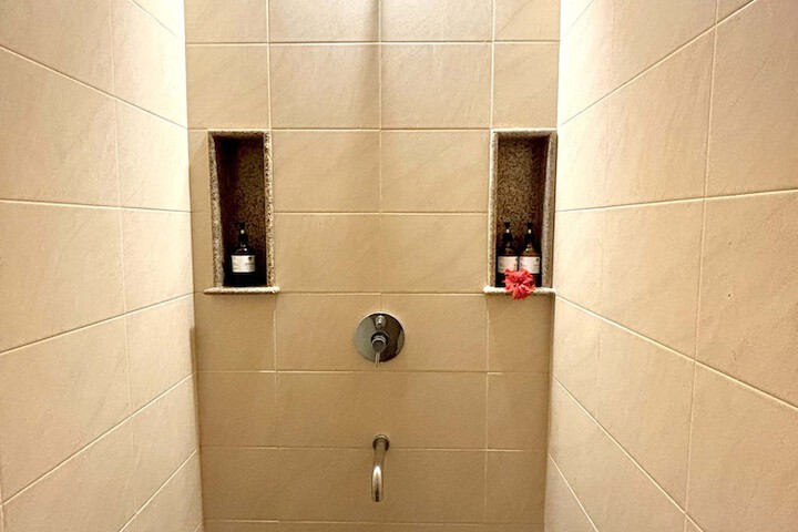 Room 28 of 80