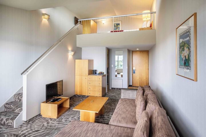 Room 42 of 100
