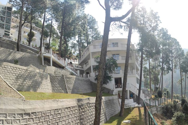 Hotel Exterior 33 of 33