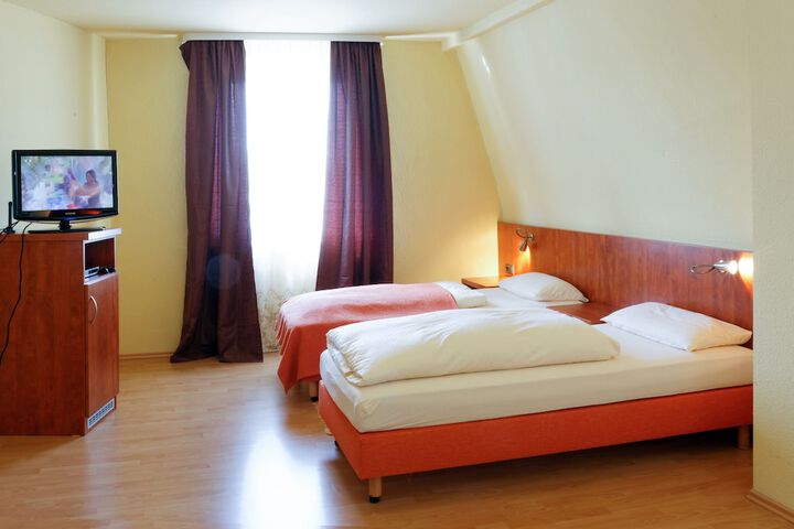 Room 4 of 41