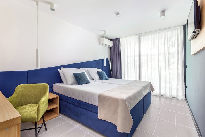 Room 5 of 27