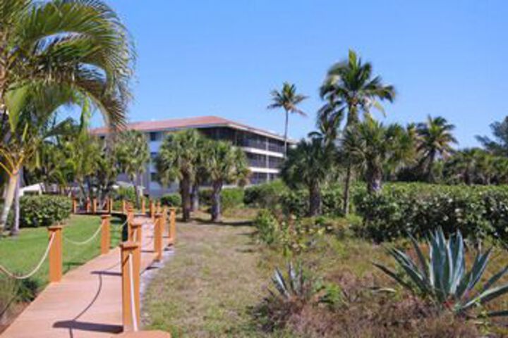 Hotel Exterior 23 of 63