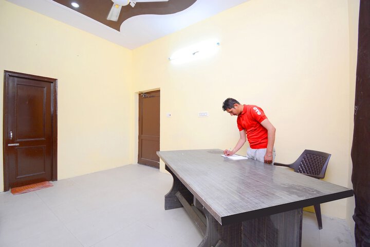 SPOT ON 38845 Gursimran Complex
