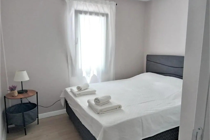 Room 4 of 13