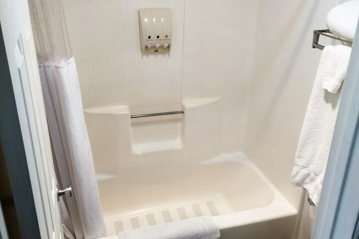 2 Queen Beds (5 of 14)