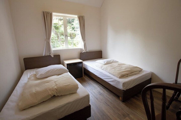 Room 13 of 40