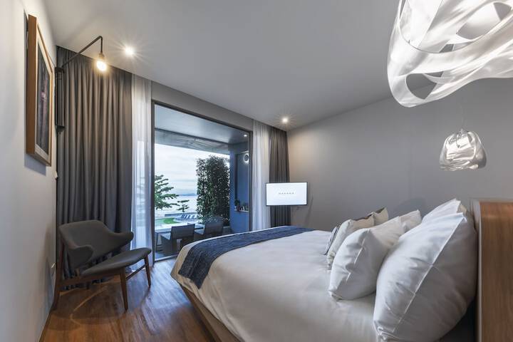 Room 14 of 185