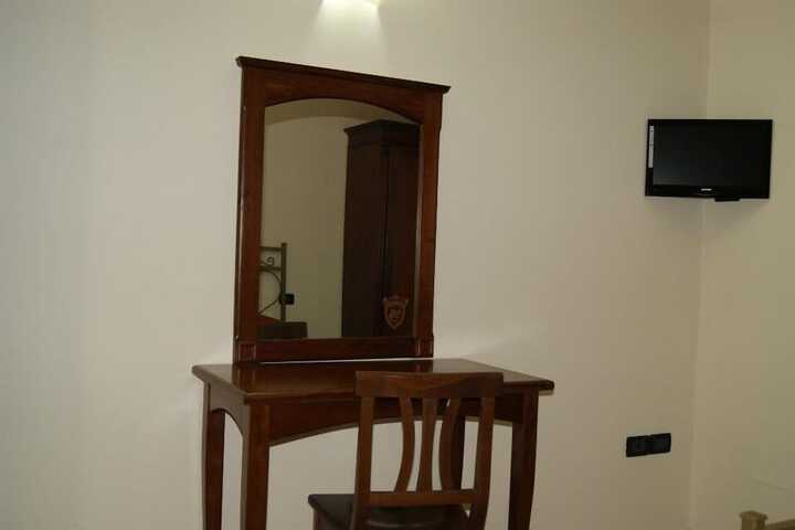 Room 7 of 27