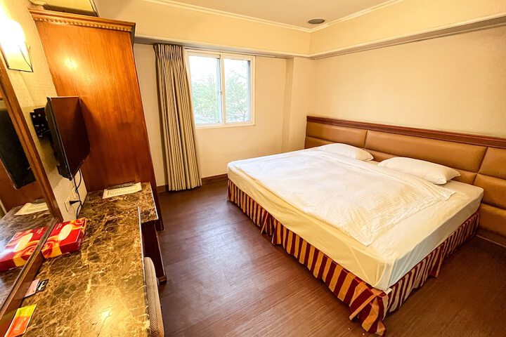Room 18 of 40
