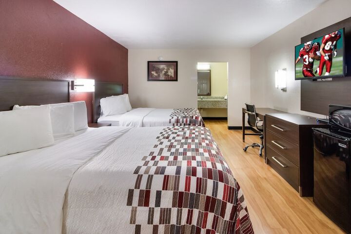 Deluxe 2 Queen Beds (4 of 6)