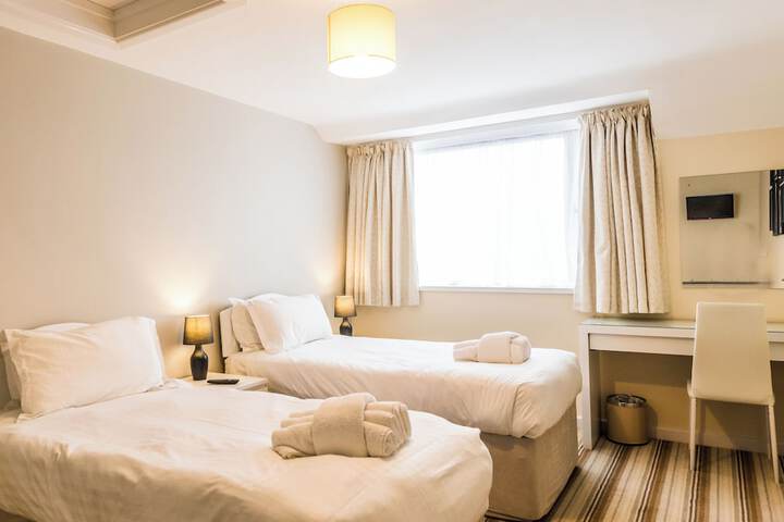Room 15 of 36