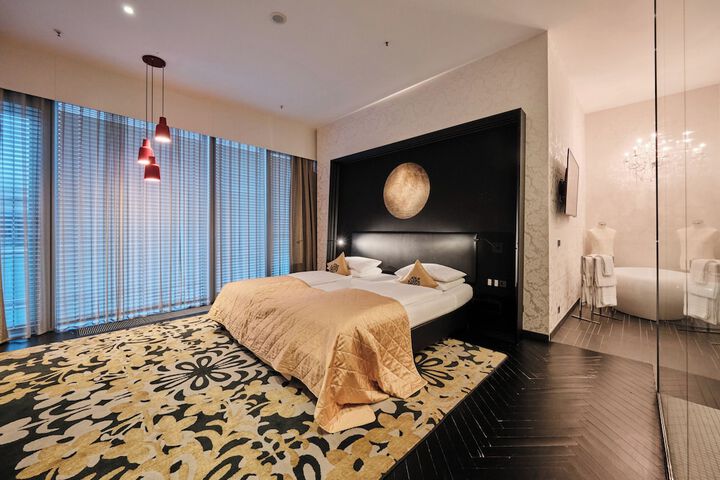 Room 34 of 142