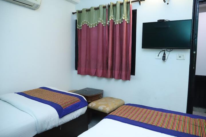 Room 10 of 35