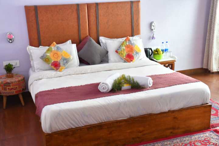 Room 5 of 12