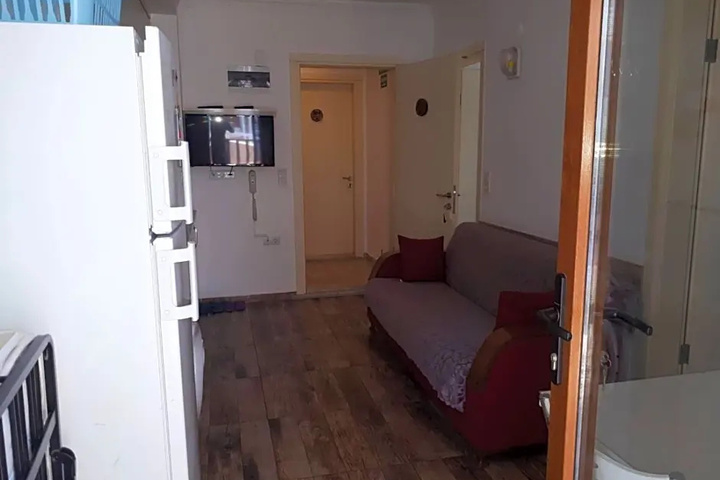 Room 4 of 25
