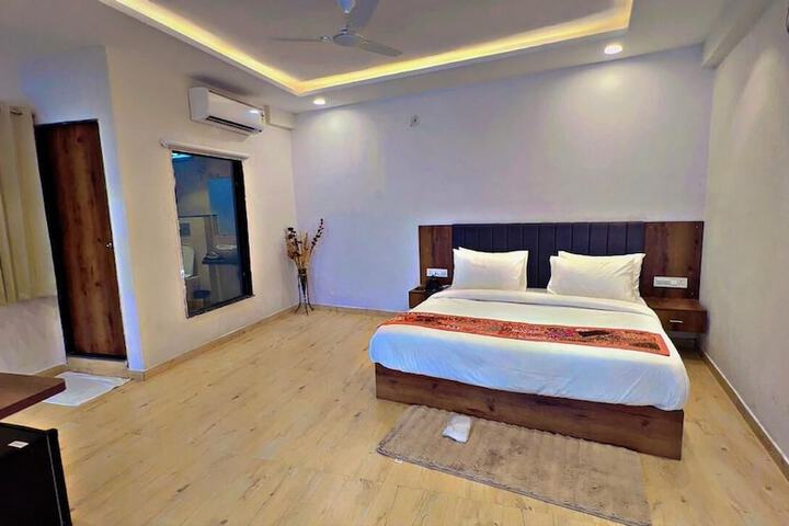 Room 3 of 18