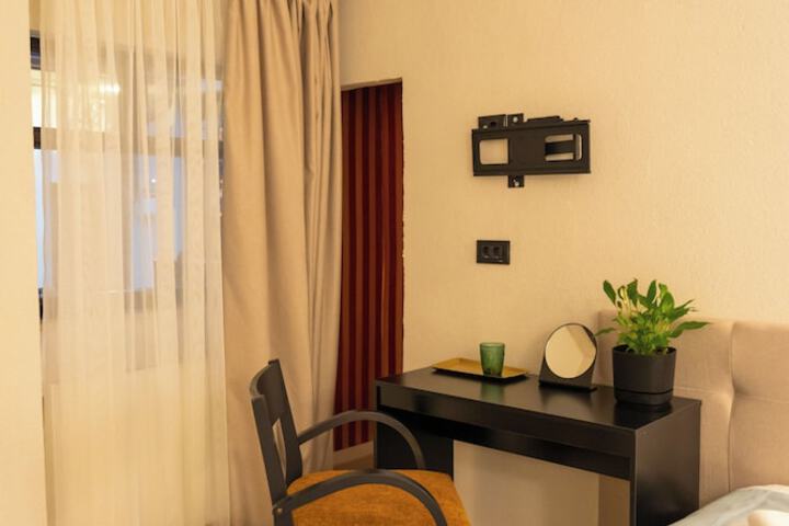 Room 17 of 43