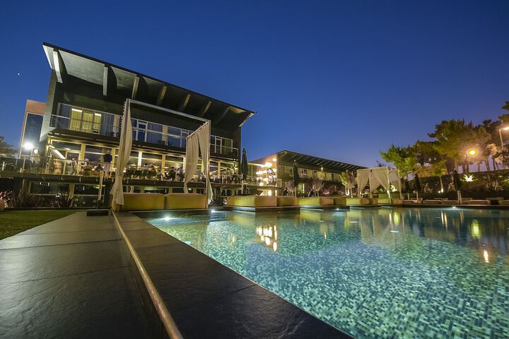 Hotel with Pool