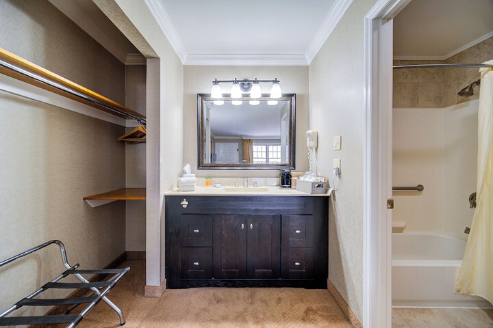 Room 9 of 20
