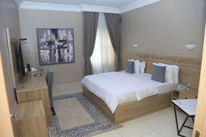 Room 5 of 32