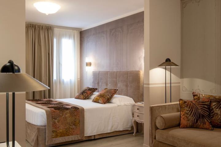 Room 42 of 80