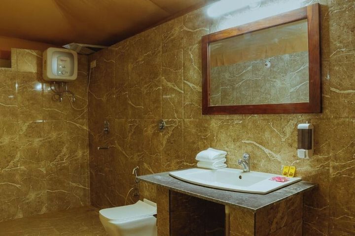 Room 27 of 71