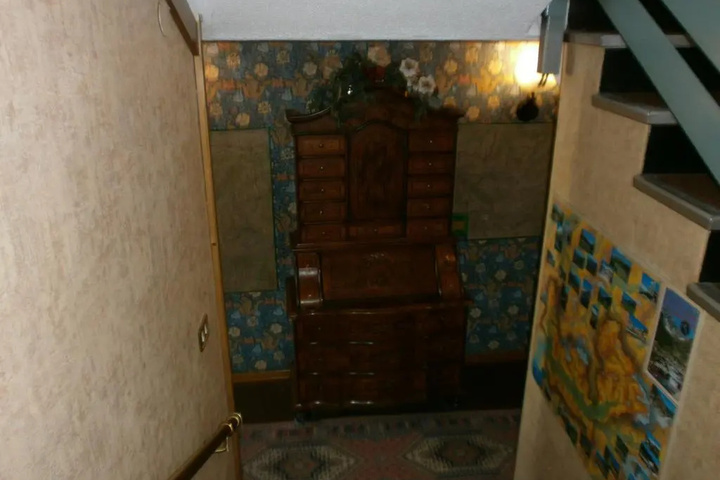 Room 8 of 11
