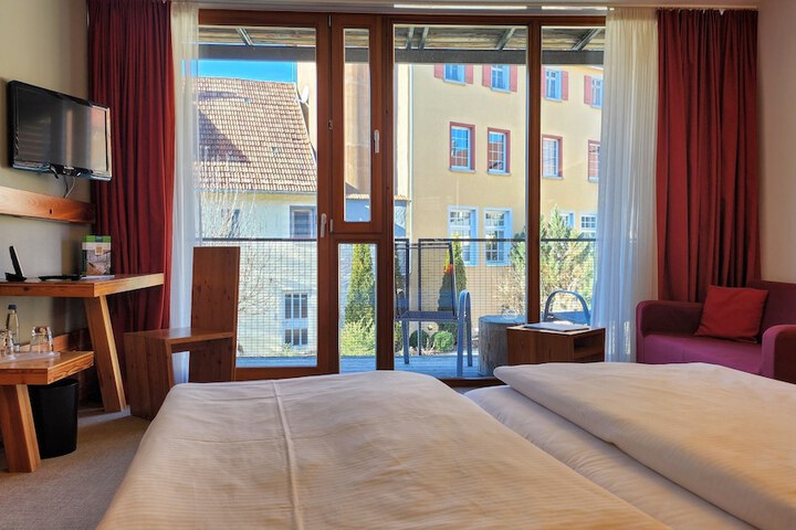Room 10 of 34