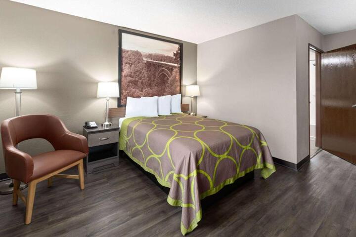 1 Double Bed Mobility Accessible (8 of 20)