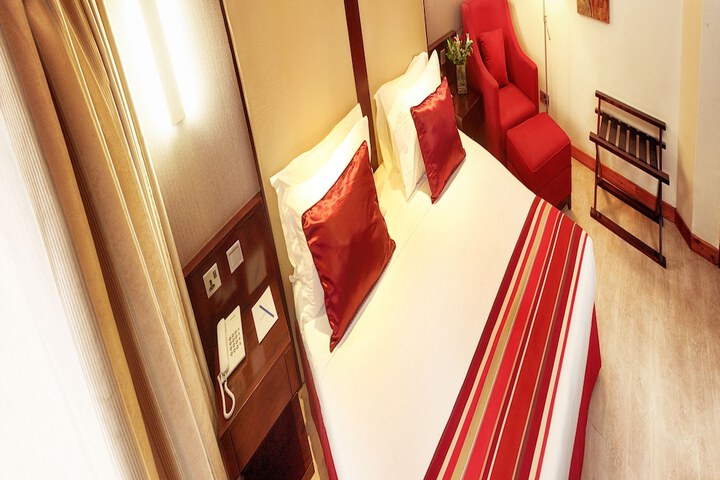 Room 10 of 102