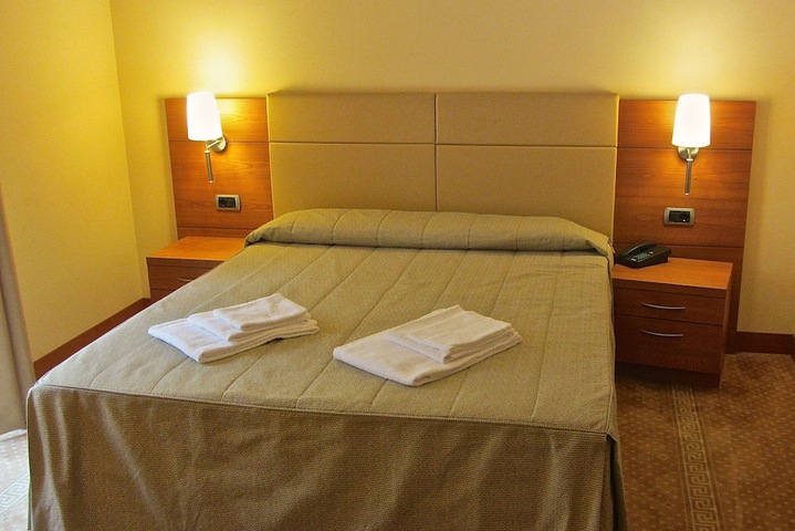 Room 13 of 52