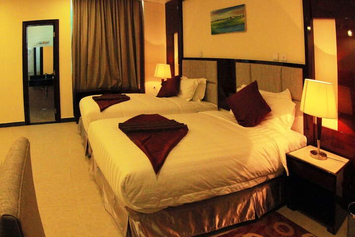 Room 12 of 103