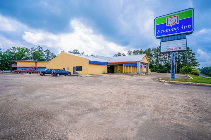 Economy Inn Livingston by OYO TX US 59 in Livingston, TX