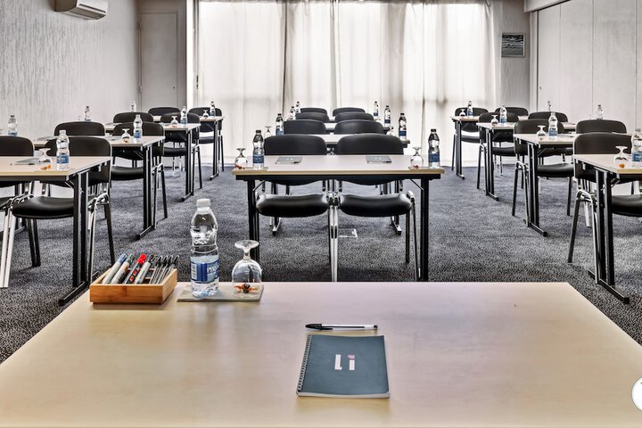 Business Center 44 of 49