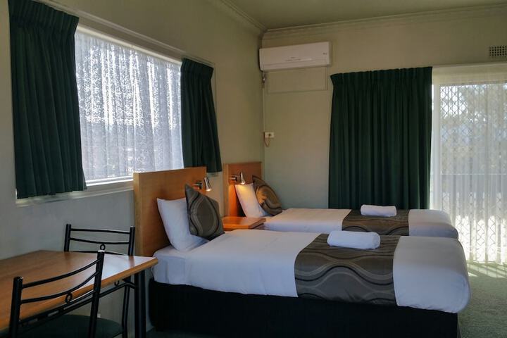 Room 9 of 64