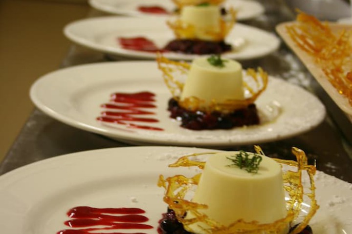 Dining 32 of 37